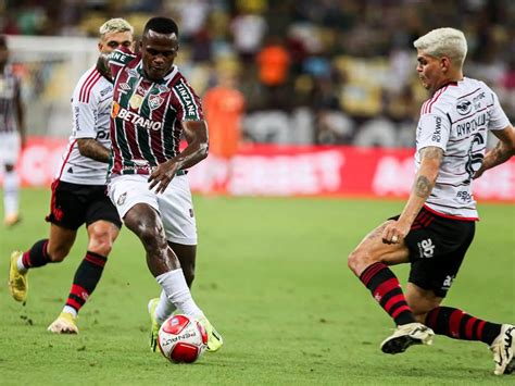 Em jogo movimentado Flamengo vence o Fluminense por 2 a 0 no Maracanã