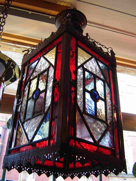 Pin By Vickie Mohnacky On Lanterns Stained Glass Stained Glass Lamps Glass Lantern