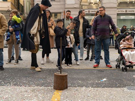 Carnevale Migliaia In Piazza Nel Weekend Tra Pentolaccia Costumi E