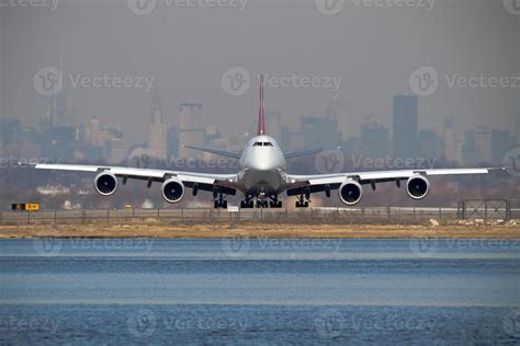 Boeing 747-800 712809 Stock Photo at Vecteezy