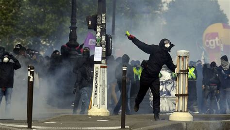 Manifestations Syndicales Gilets Jaunes Black Blocs Forces De L