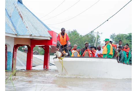 Kinana Ashuhudia Mafuriko Kwa Wananchi Wa Rufiji Asema Msaada Wa