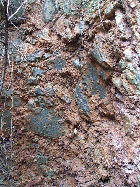 Une pierre blasonnée mine de rien fait un four Mythes et légendes de