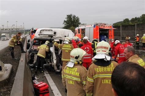 Schwerer Lkw Unfall Auf Der Westautobahn Laumat At