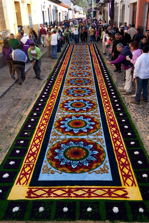 Alfombras de Semana Santa en Antigua, Guatemala • Choosing Figs