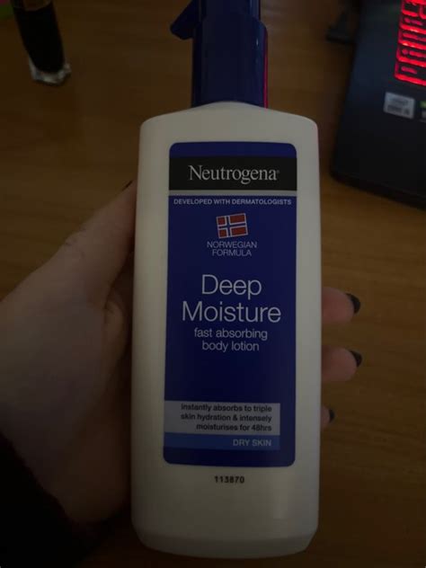 Neutrogena Norwegian Formula Deep Moisture Body Lotion Dry Skin 250