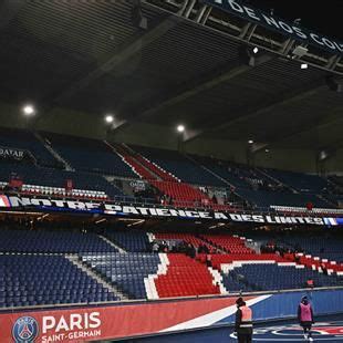 PSG La tribune Auteuil du Parc des Princes partiellement fermée face