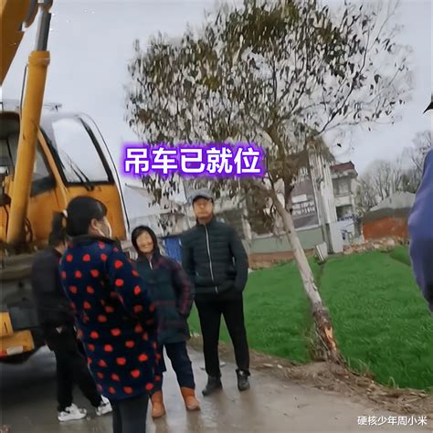 硬核少年周小米 江苏一小车侧翻在麦田，老人阻拦救援索要赔偿，500元一分都不少 开车久了「易坊」