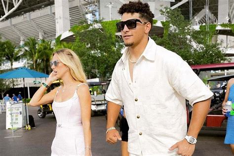 Mahomes Power Couple Slays Brittany S Red Carpet Stunner After Patrick