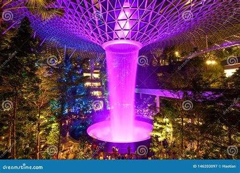 The HSBC Rain Vortex At Jewel Changi Airport In Singapore Editorial ...