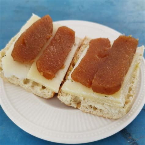 Dulce de Membrillo con QuesoRecipe (Spanish Quince Paste with Cheese)