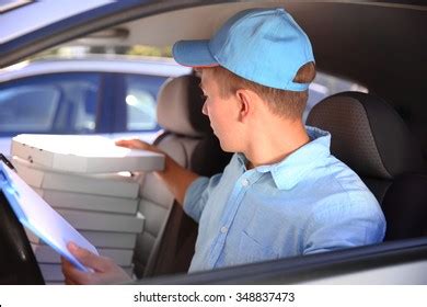 7,005 Car Pizza Delivery Images, Stock Photos, 3D objects, & Vectors | Shutterstock