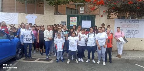 Protesta De Un Instituto De La Paterna Contra Su Posible Cierre El