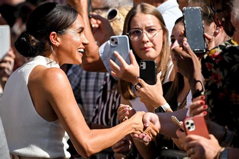 Lo Stupore Di Meghan Non Vengo Pagata Per I Bagni Di Folla Europa