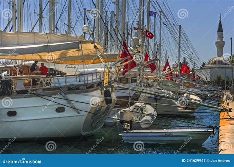 Yates Amarrados En El Puerto De Bodrum Turqu A Fotograf A Editorial