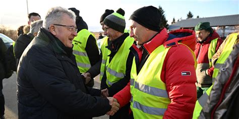 Rolnicy Z Podkarpackiej Oszukanej Wsi Zawiesz Protest Wskazali Daty