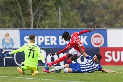 I Liga e Polónia querem central do FC Porto Sou Portista Oficial