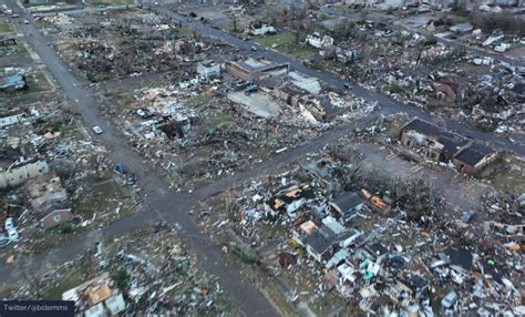 Tornado Negli Usa Una Strage Si Temono Oltre Morti Rasi Al