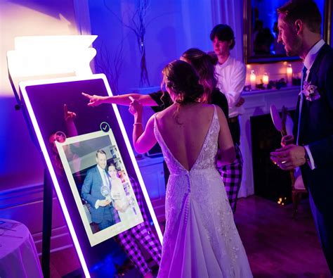 How To Choose The Perfect Magic Mirror Photo Booth Rental Company