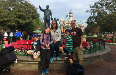 Practical Tips For Your First Time To Disneyland - Traveling Islanders