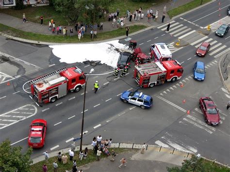 Wroc Aw Miertelny Wypadek Na Skrzy Owaniu Popowickiej I Bia Owieskiej