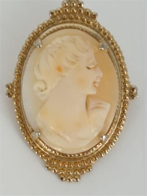 Lot Vintage Cameo Pin