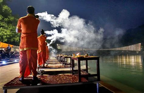 Ganga Aarti Timing in Rishikesh: Tips to avoid the crowd - Rishikesh ...