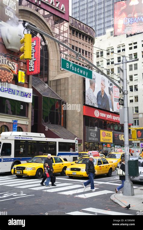 The Broadway Road Hi Res Stock Photography And Images Alamy