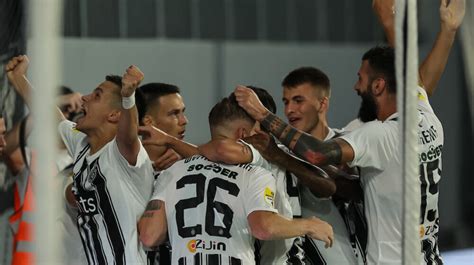 Fudbaler Iz Ju Ne Koreje Stigao U Partizan Goh Potpisao Trogodi Nji