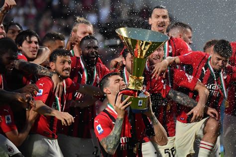 Milan Campione Ditalia Le Immagini Della Premiazione La Repubblica