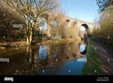 Huddersfield canal saddleworth hi-res stock photography and images - Alamy