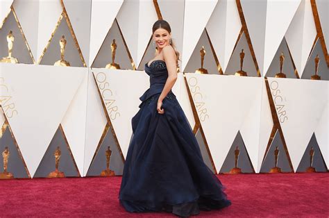 39 Oscars red carpet dresses we can’t stop staring at – SheKnows