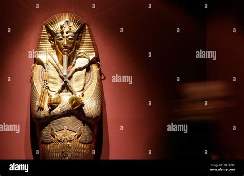 King tutankhamun coffin hi-res stock photography and images - Alamy