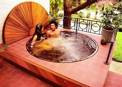 Hot Tubs 16 Flashbak