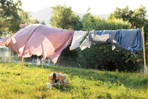 Roupa Secando No Varal - Descubra as 4 melhores dicas para secar rapidamente suas roupas