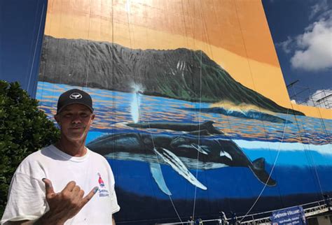 Wyland Finishes Repainting Of Two Whale Murals