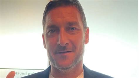 Francesco Totti la prima FOTO con Noemi mai visto così