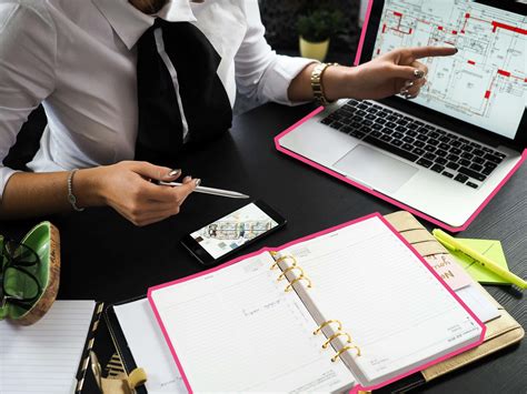 A Day in the Life of a Real Estate Agent – What to Expect