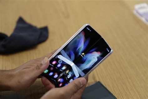 Samsung unveils new foldable smartphones