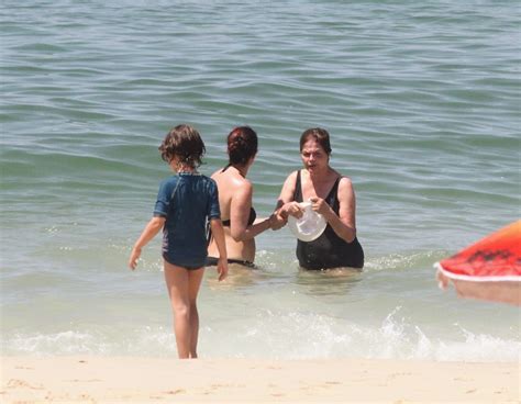 Ex Presidente Dilma Rousseff Curte Dia De Praia Em Fam Lia No Rio