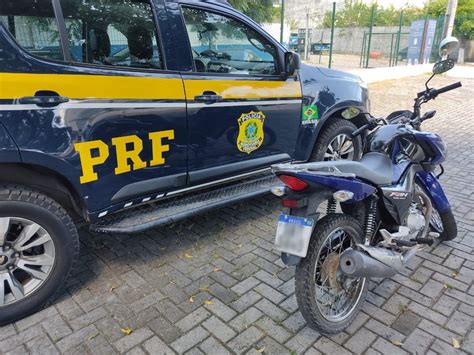 Polícia Rodoviária Federal apreende motocicleta sinais adulterados