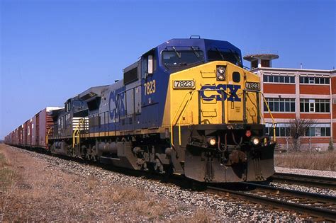 Railpictures Ca Dean Brown Photo Csx C W Leads Ns Through St