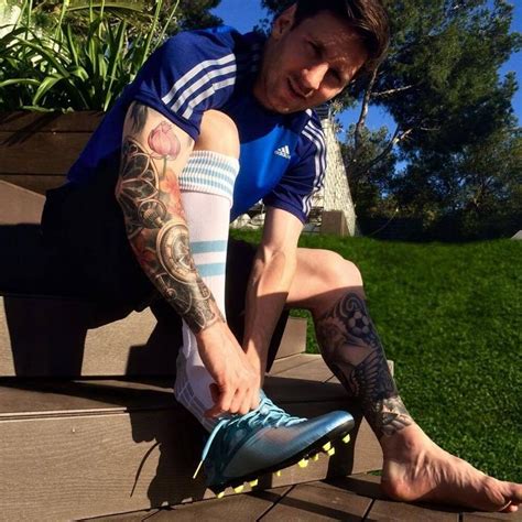 Los Tatuajes De Lio Messi En El Brazo Derecho Y El Pie Izquierdo