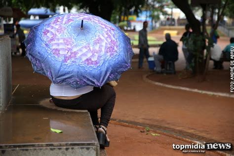 Frente fria permanece e Capital pode ter mais um dia de dilúvio nesta