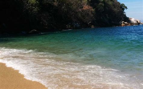 Playa Colomitos El Secreto De Jalisco Con Aguas Esmeralda Escapadas