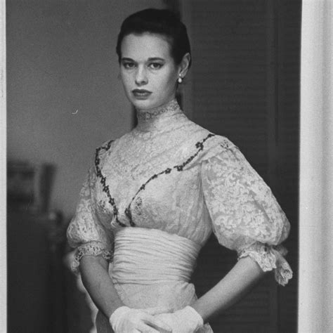 Chip líder cable gloria vanderbilt net worth Gran engaño Reducción curva