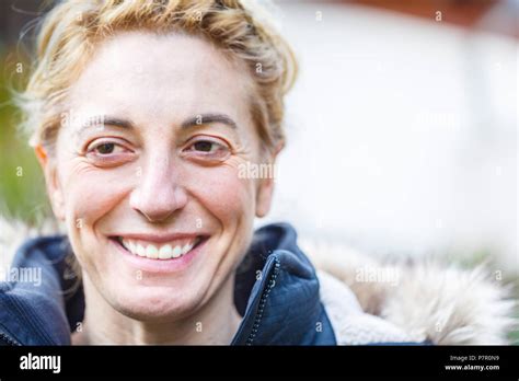 Femme espagnole blonde Banque de photographies et dimages à haute résolution Alamy