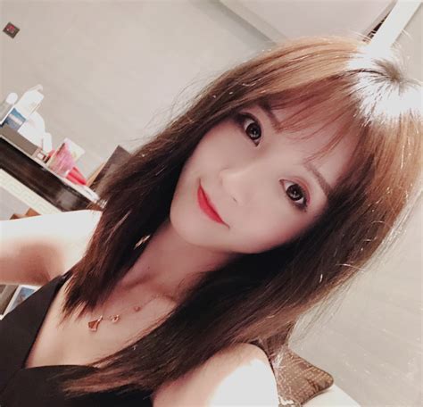 Hot girl 1 triệu follow bị bóc nhan sắc thật fan người kêu bị lừa người tự an ủi Thôi con