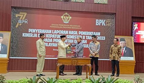 Rri Co Id Bpk Bengkulu Serahkan Lhp Kinerja Dan Dtt Kepatuhan Lima