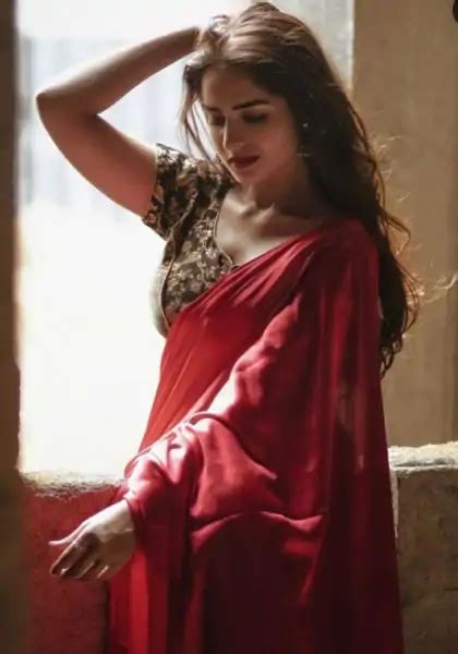 Aisha Khan Latest Hot And Bold Photos In Saree